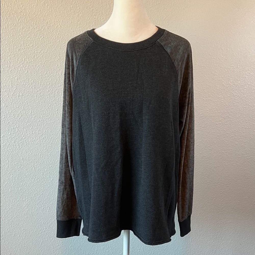 American Eagle Crewneck Long Velvet Sleeve Gray Size Medium